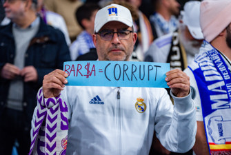 Fan protesting corruption